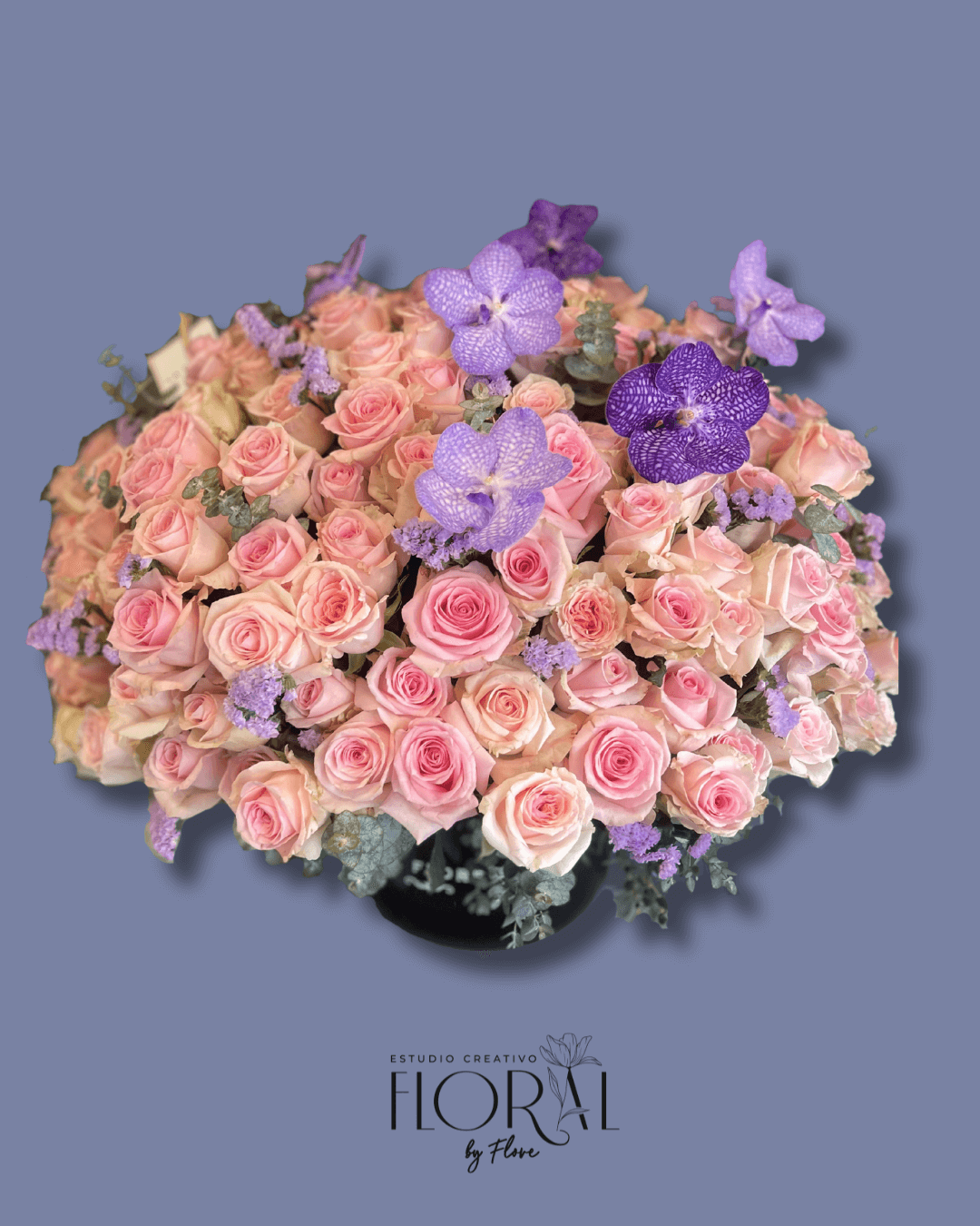 Bloom rosas y orquídeas