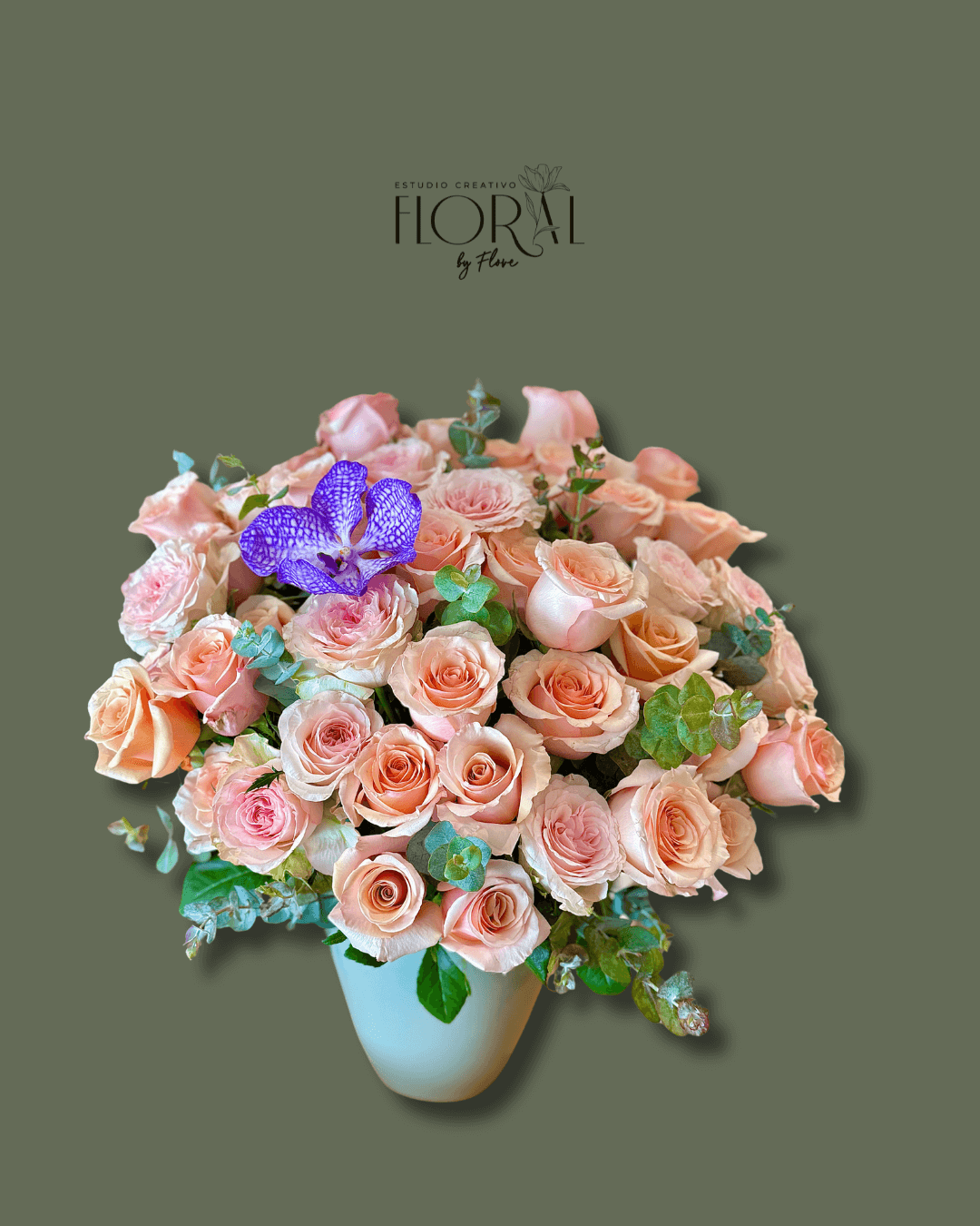 Bloom rosas y orquídeas